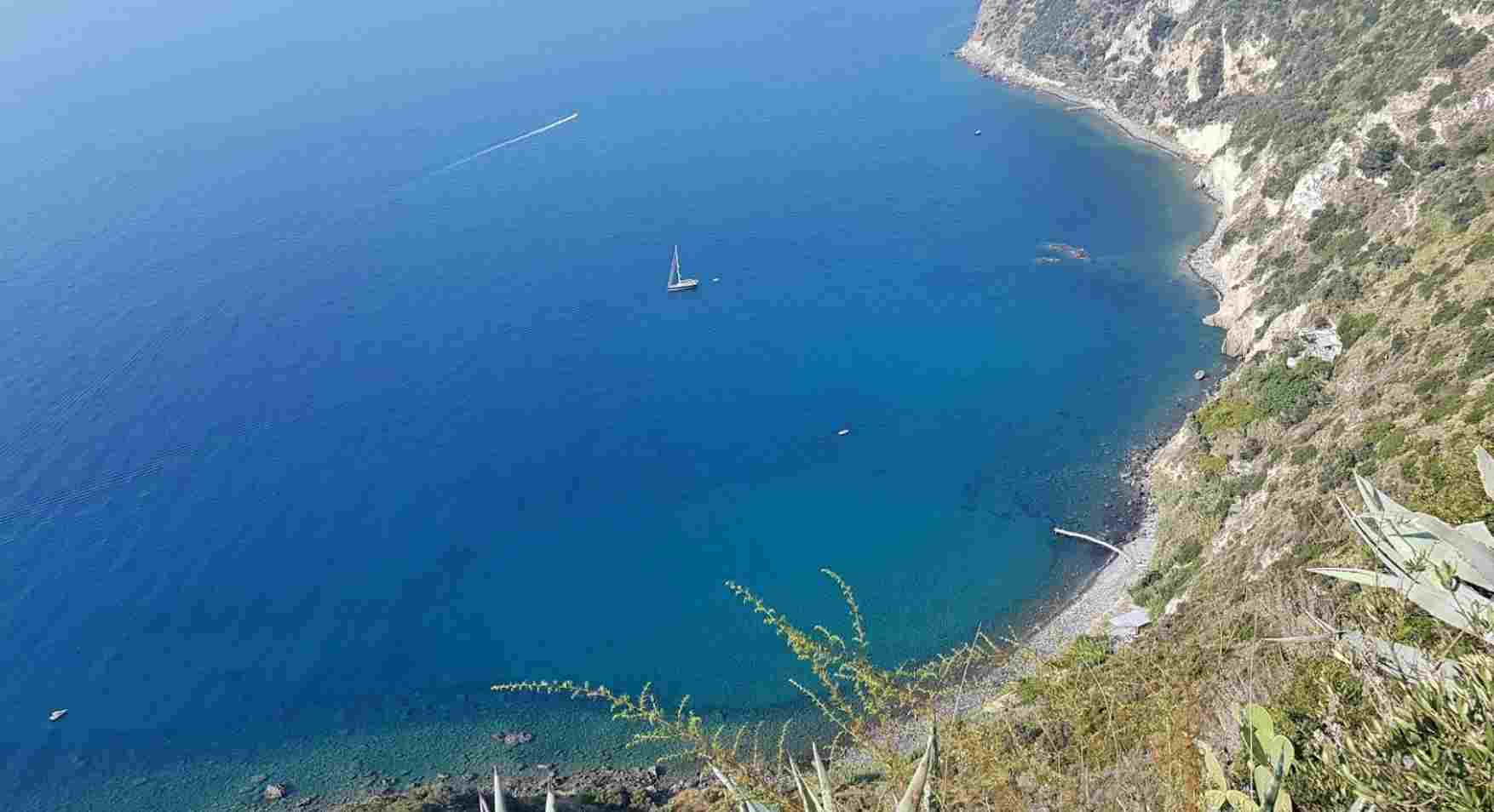 spiaggia da vedere ischia: La Scarrupata