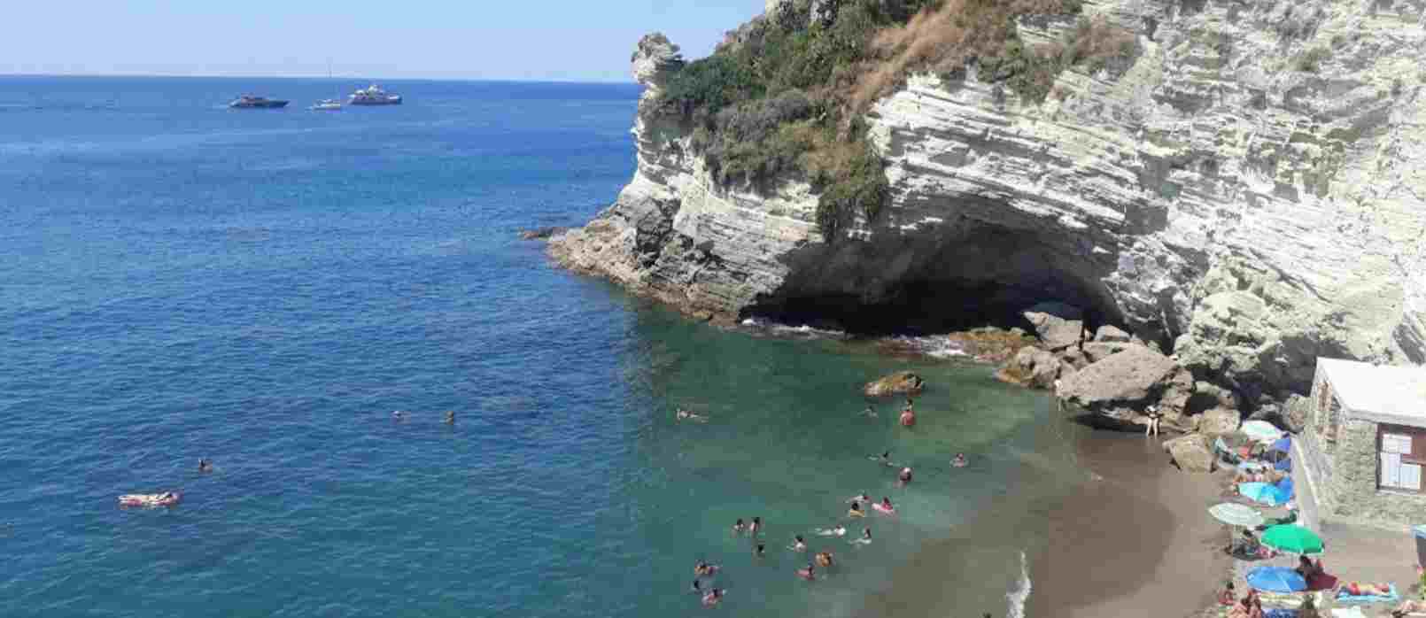 spiaggia da vedere: cava grado ischia