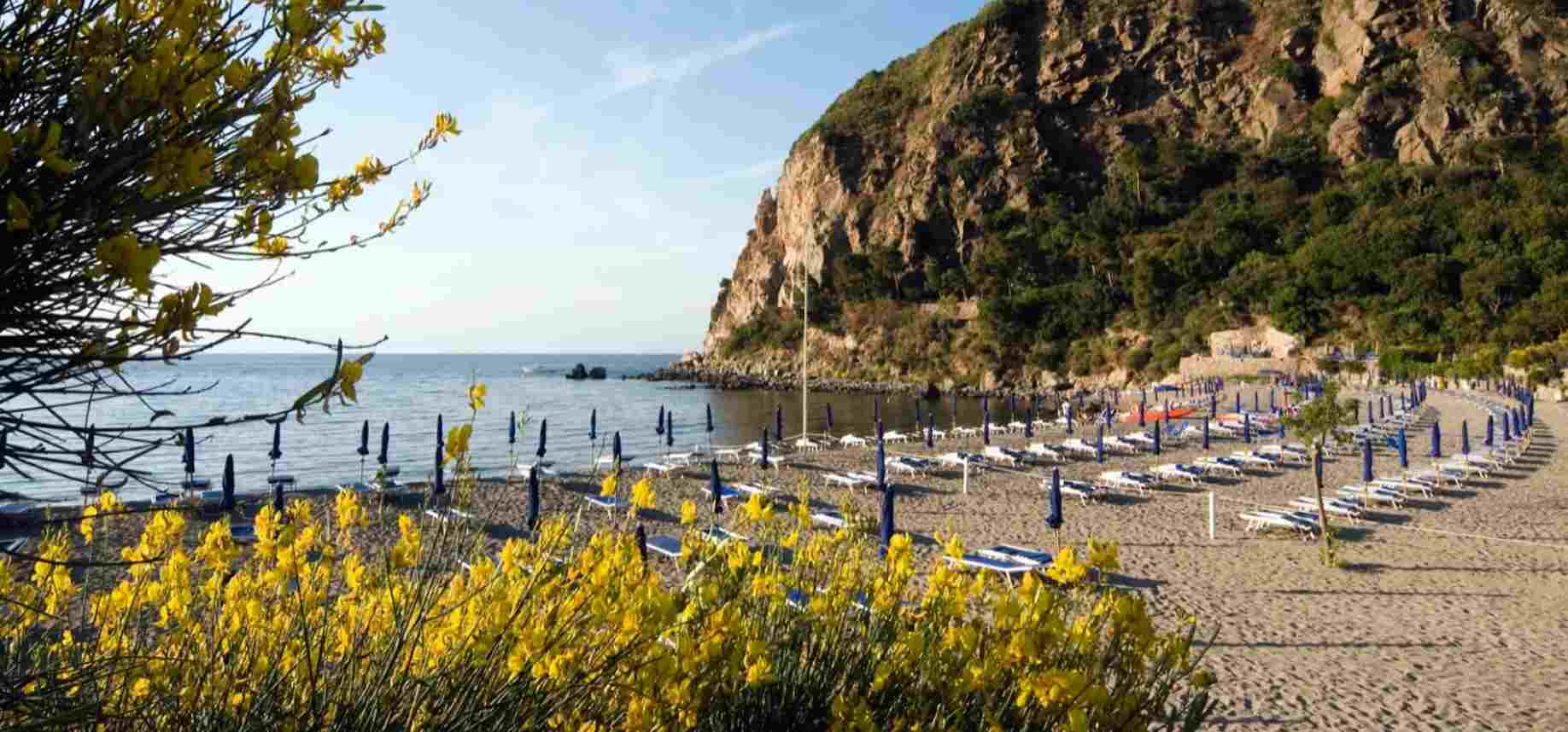 spiaggia san montano ischia