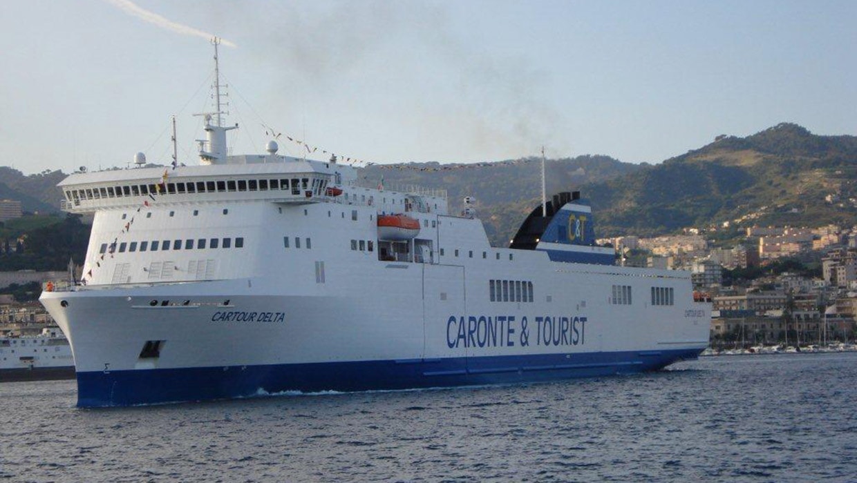 navi caronte & tourist