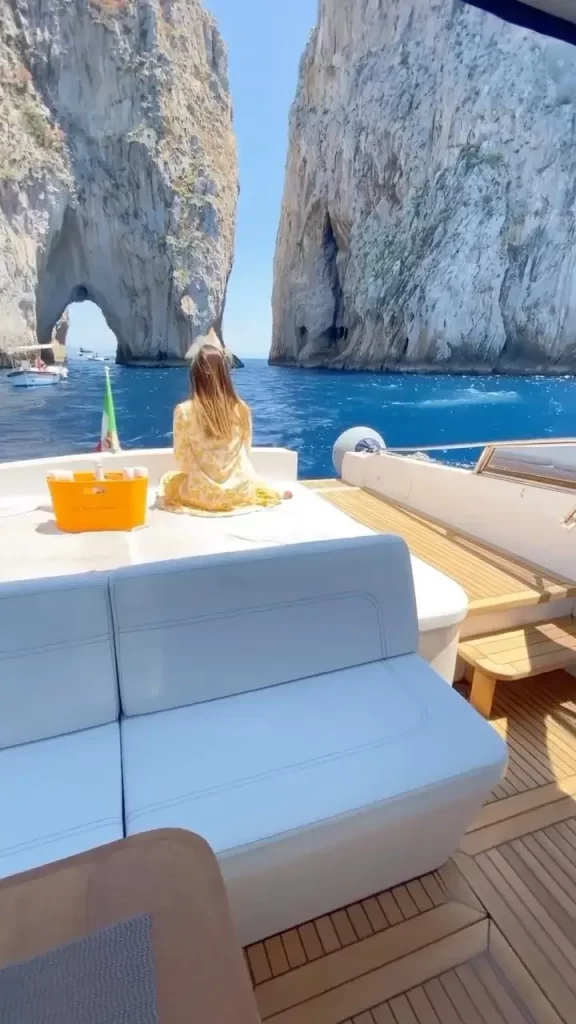 escursione grotta azzurra capri e giro isola in barca