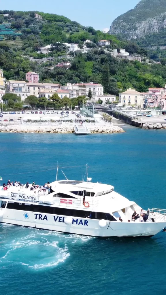 traghetti per la costiera amalfitana