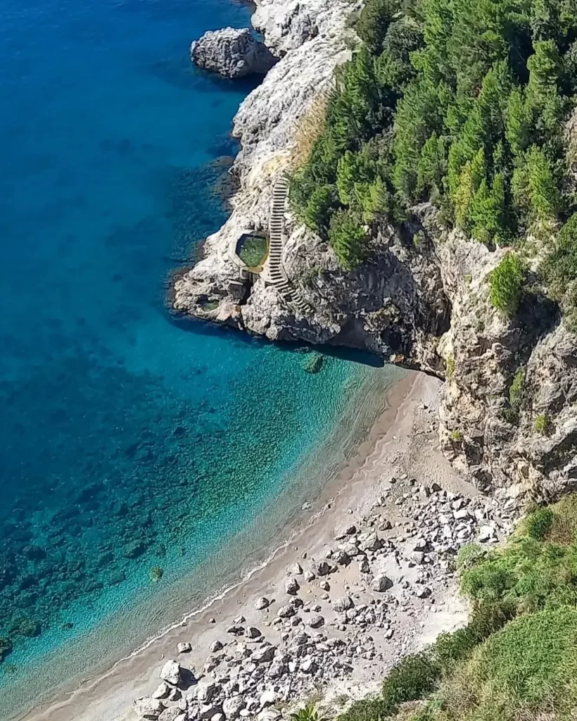spiaggia imbarco traghetti maiori
