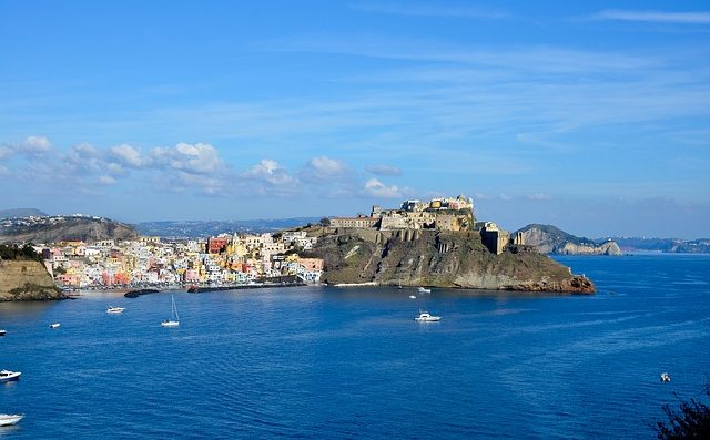 traghetto e aliscafo napoli procida